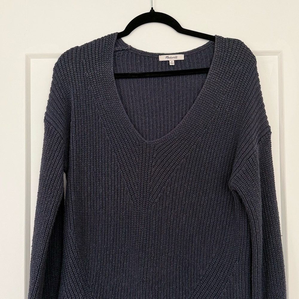 Madewell Chunky Knit V-Neck Sweater in Navy